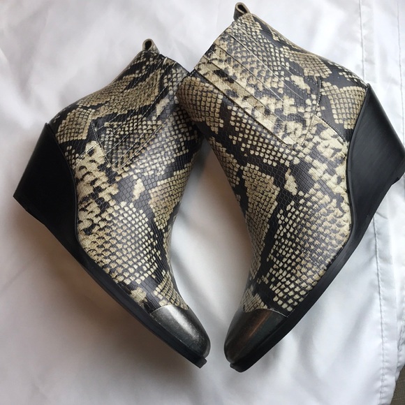 TREASURE AND BOND MULTI FAUX SNAKE BOOTIES - Picture 3 of 6